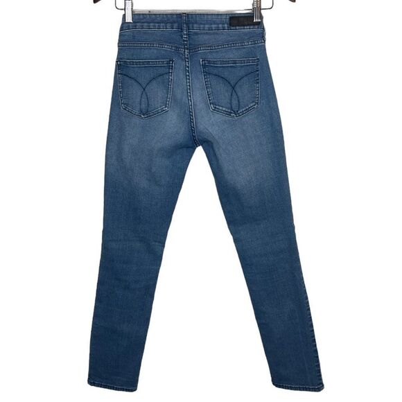 Calvin Klein Ultimate Skinny Jeans size 4 medium wash - Picture 2 of 6